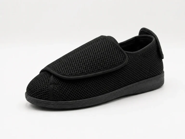 Scarpa nera in mesh con cinturino lungo ad apertura ampia